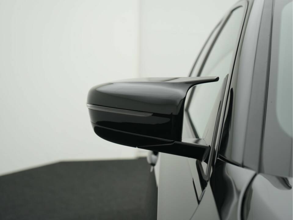 Image 33/50 of BMW 330i xDrive Touring (2025)