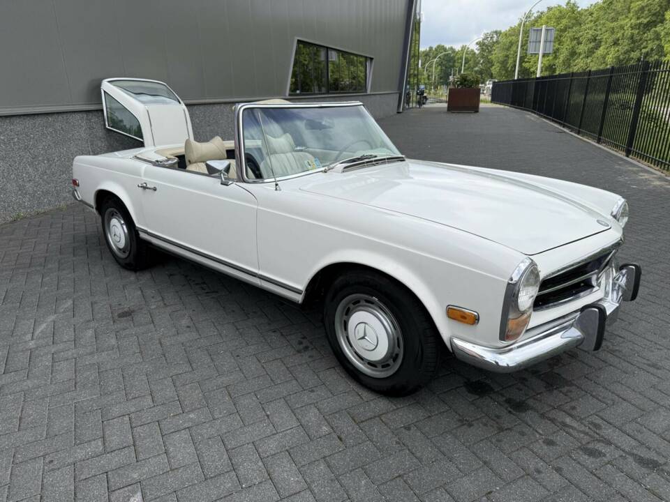 Image 10/50 of Mercedes-Benz 280 SL (1969)