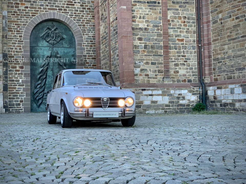 Immagine 3/100 di Alfa Romeo Giulia Super 1.6 (1972)