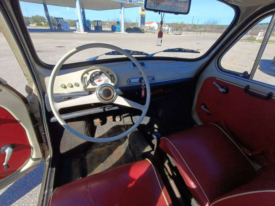 Image 18/44 of FIAT 600 D (1967)