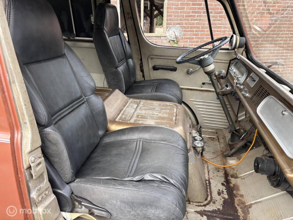 Image 34/50 of Chevrolet G-10 Van (1965)