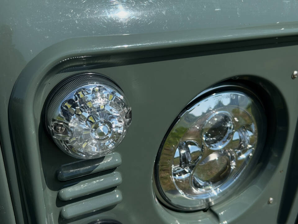 Image 14/62 de Land Rover Defender 90 (2003)