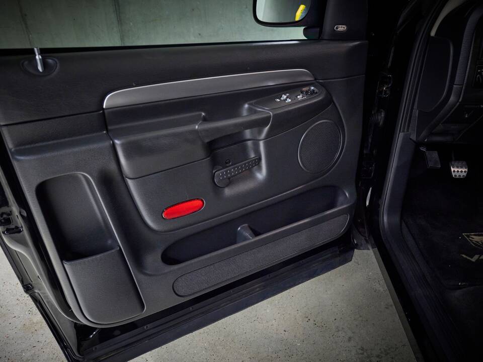 Immagine 35/100 di Dodge Ram SRT 10 (2006)