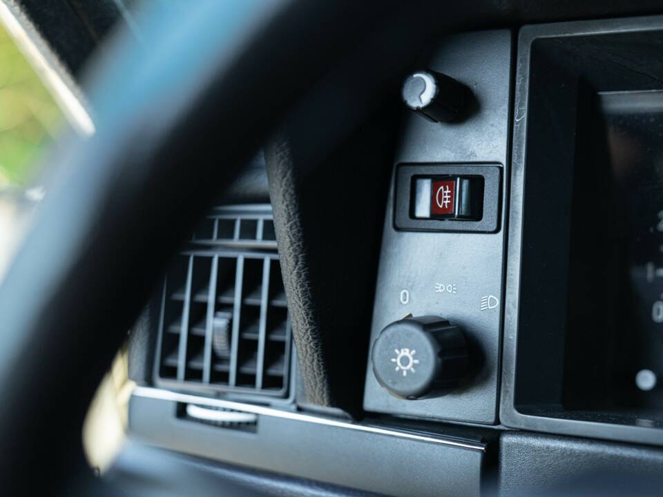 Immagine 31/43 di Volvo 240 GLE Injection (1989)