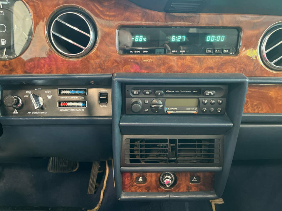 Image 20/23 of Rolls-Royce Corniche I (1984)