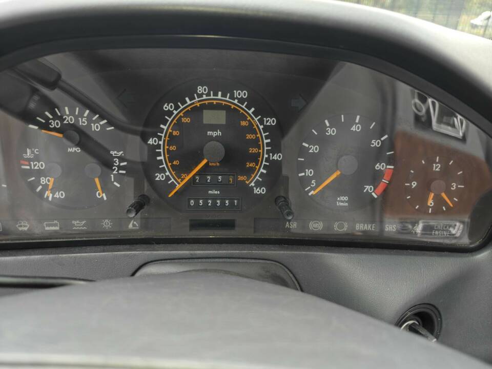 Image 34/50 de Mercedes-Benz 500 SL (1991)