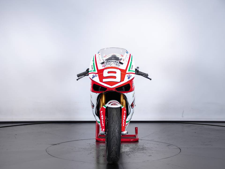 Image 4/50 de Ducati DUMMY (2010)