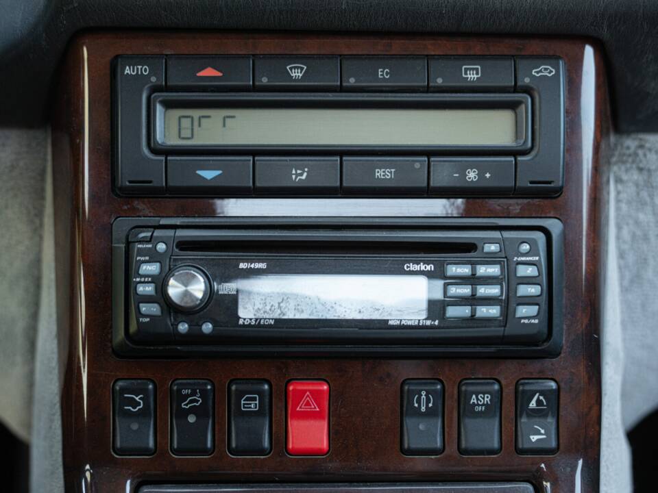 Image 47/50 of Mercedes-Benz SL 320 (1997)