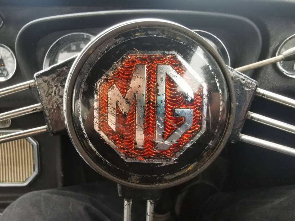 Image 40/58 of MG MGB (1968)