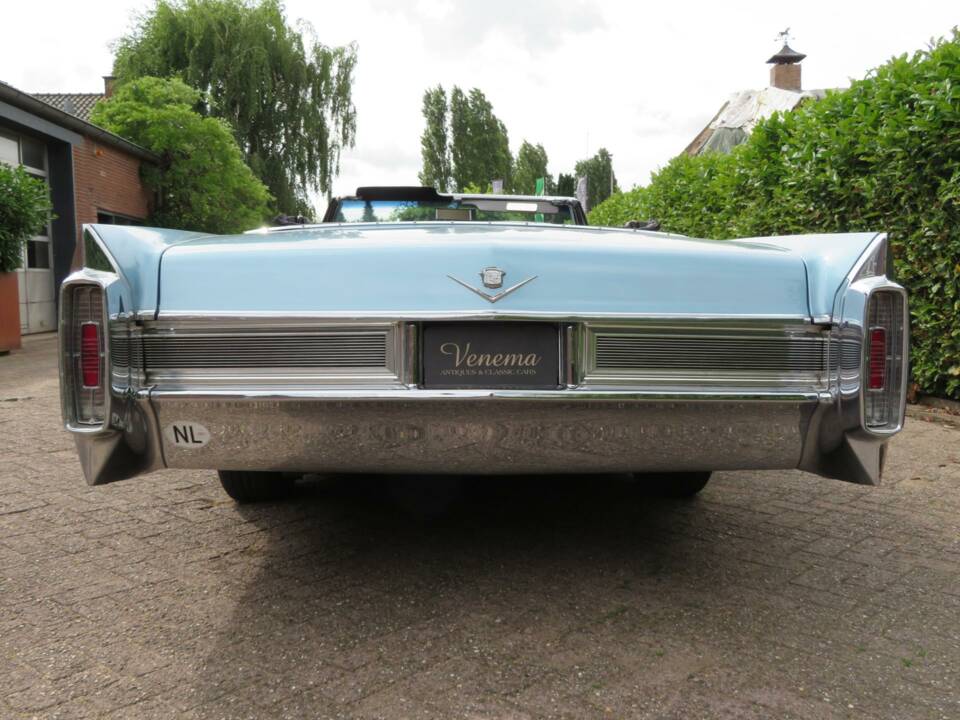 Image 8/18 of Cadillac DeVille Convertible (1965)