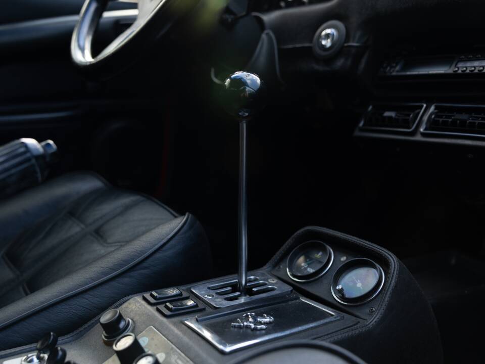 Bild 43/50 von Ferrari 308 GTBi Quattrovalvole (1983)