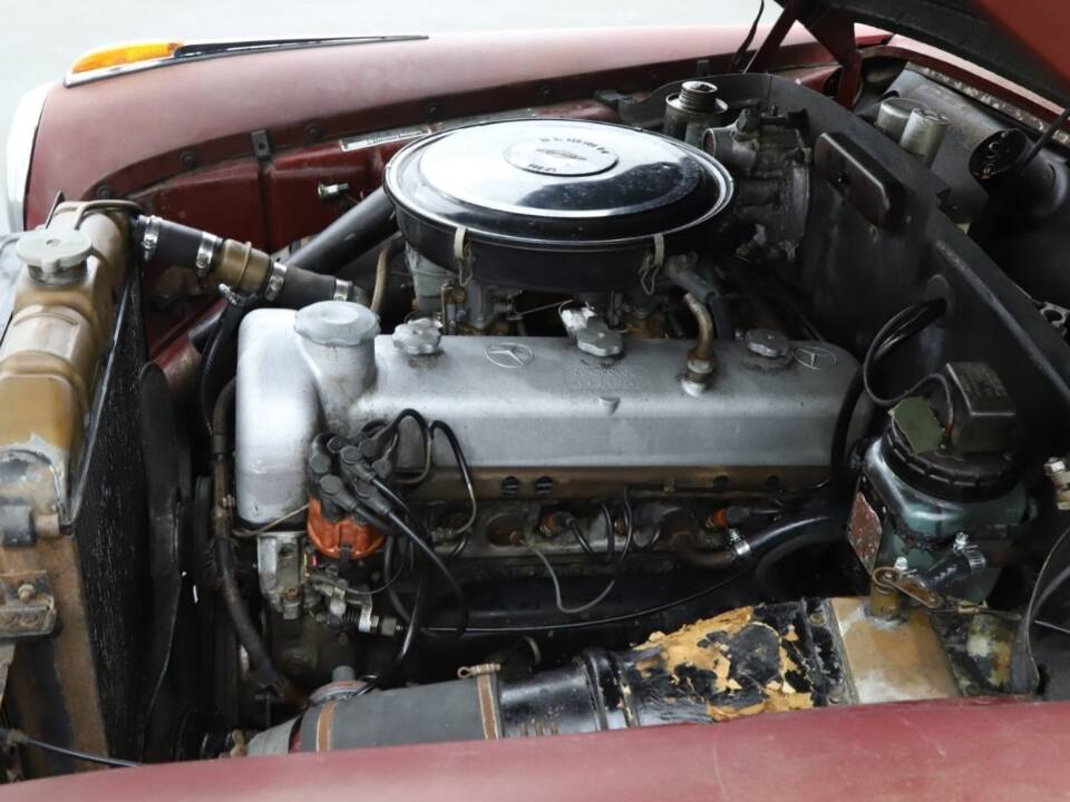 Immagine 27/34 di Mercedes-Benz 220 S (1957)