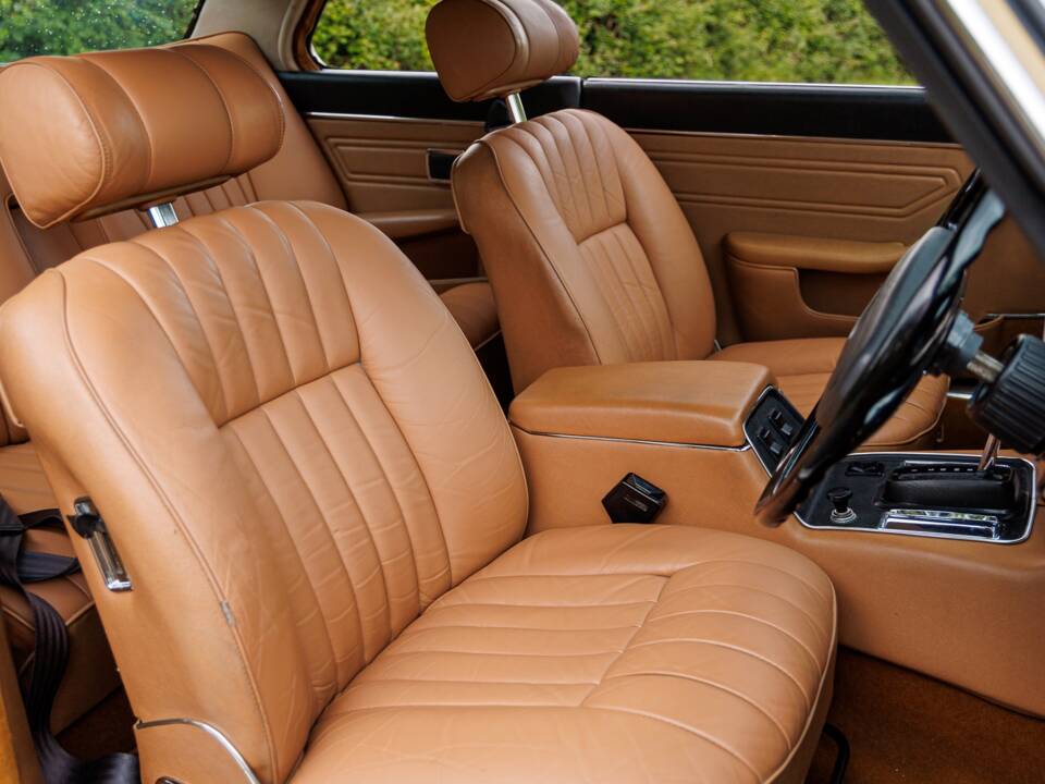 Bild 3/40 von Daimler Sovereign 4.2 (1976)