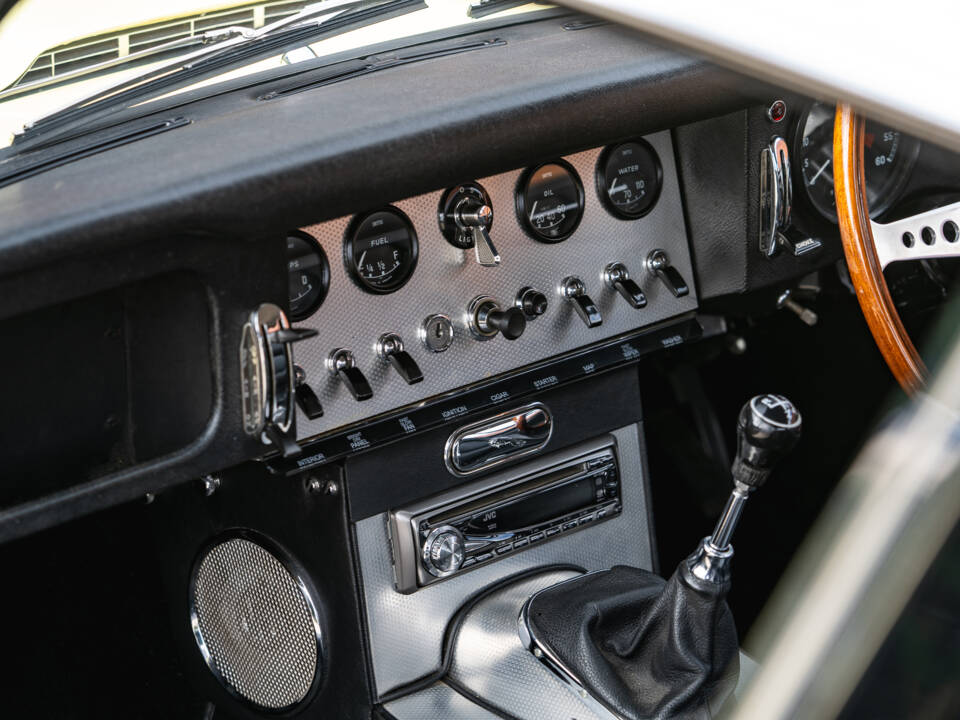 Image 26/38 of Jaguar Type E 3.8 (1963)