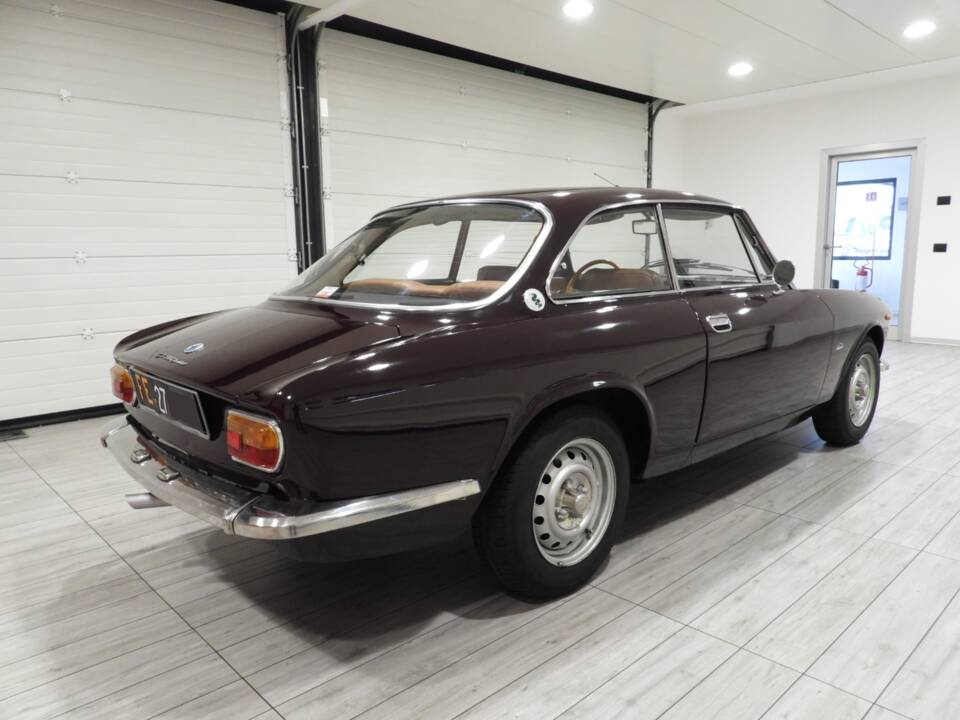 Immagine 4/15 di Alfa Romeo Giulia GT 1300 Junior (1975)