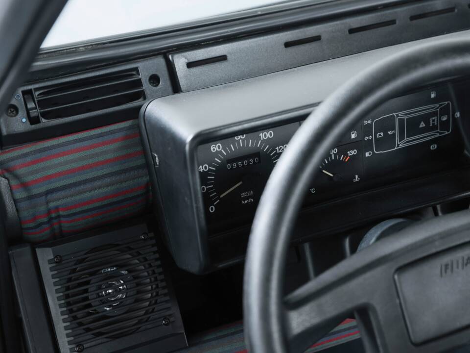 Bild 17/50 von FIAT Panda 4x4 1,0 (1990)
