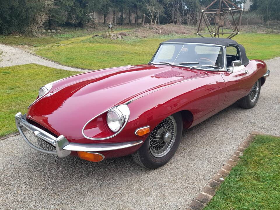 Image 4/8 of Jaguar E-Type (1969)