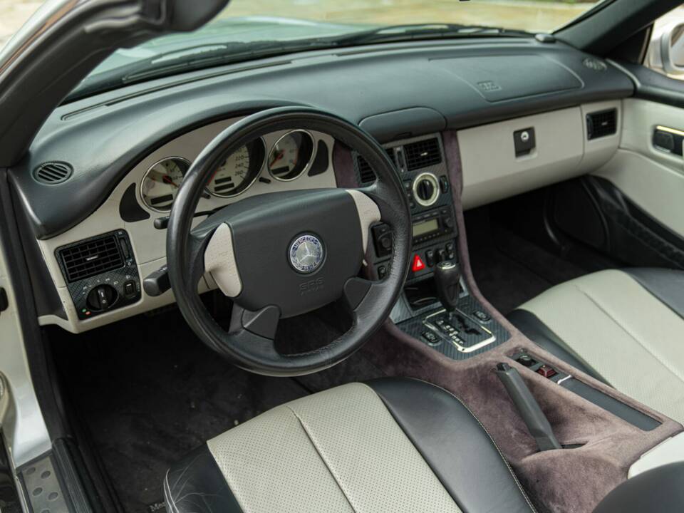 Immagine 38/50 di Mercedes-Benz SLK 230 Kompressor (1997)
