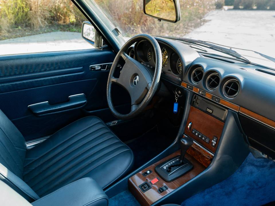 Immagine 18/30 di Mercedes-Benz 380 SL (1983)