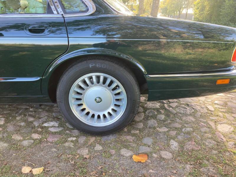 Imagen 6/76 de Jaguar XJ12 6.0 (1995)