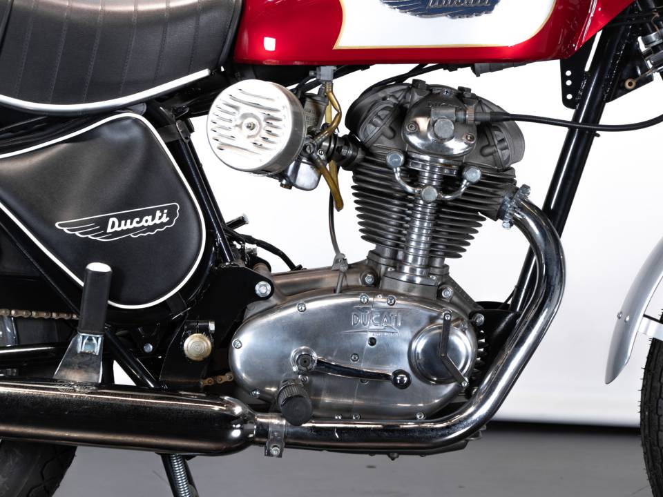 Immagine 26/50 di Ducati DUMMY (1971)