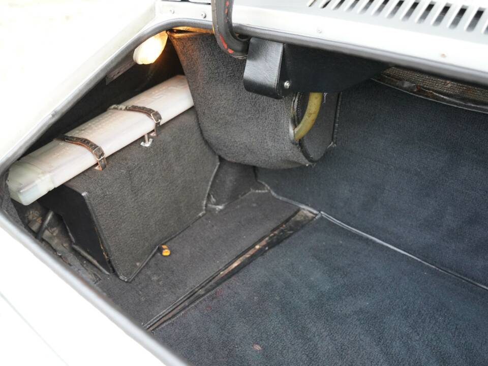 Bild 47/50 von Aston Martin V8 (1974)