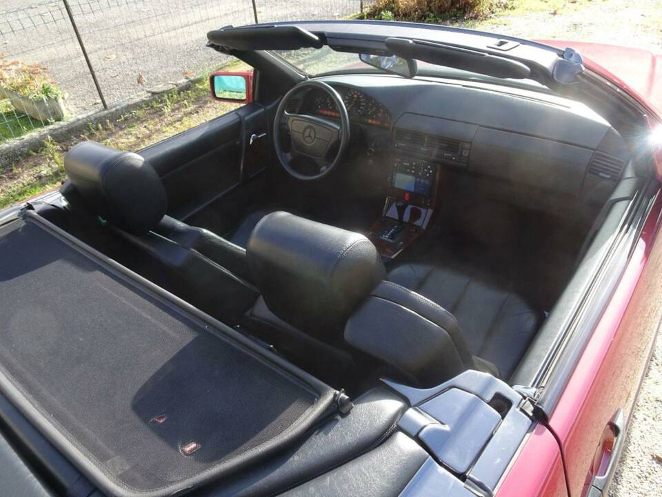 Afbeelding 31/45 van Mercedes-Benz 500 SL (1991)