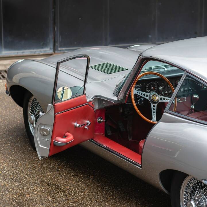 Image 42/50 of Jaguar E-Type 4.2 (1965)