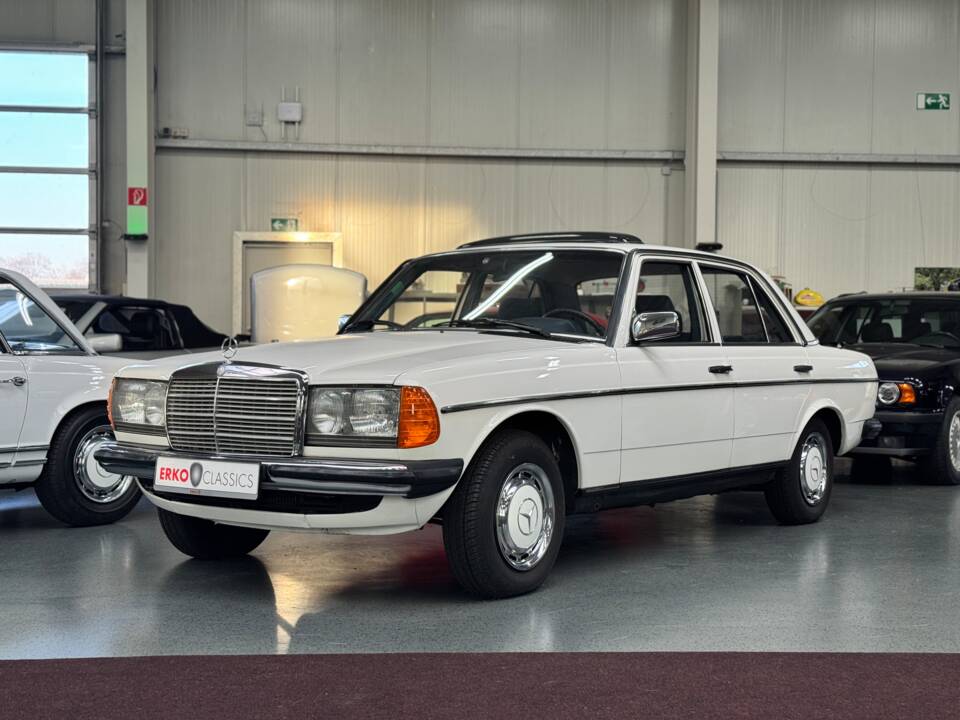 Image 1/34 of Mercedes-Benz 200 (1983)