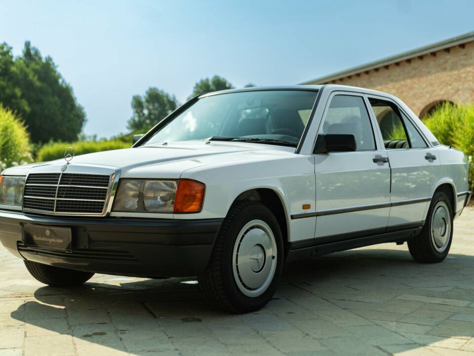 Immagine 9/45 di Mercedes-Benz 190 E (1987)