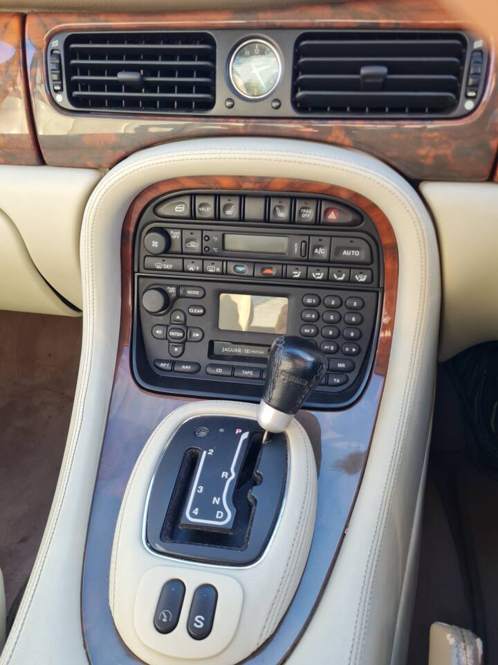 Imagen 9/21 de Jaguar XJR 4.0 (2000)