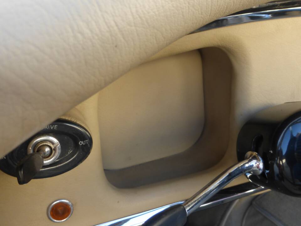 Image 54/174 of Jaguar XK 150 3.4 S OTS (1958)