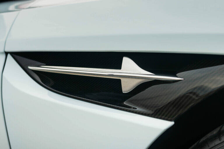 Immagine 5/51 di Aston Martin DBS Superleggera Volante (2020)