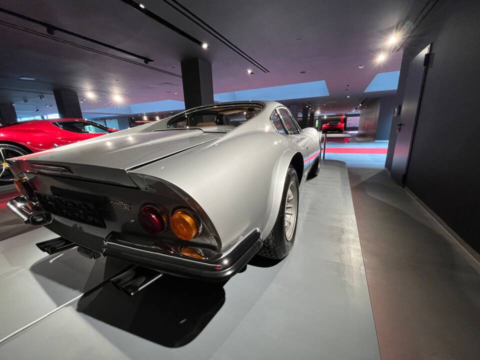 Image 3/4 of Ferrari Dino 246 GT (1973)