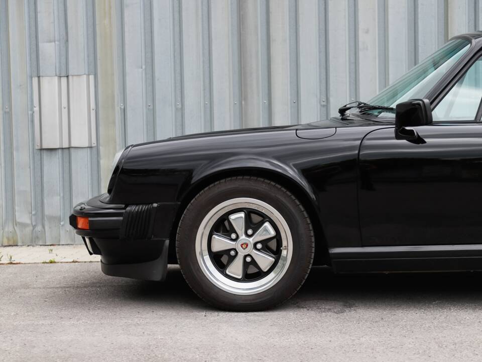 Image 93/108 de Porsche 911 Carrera 3.2 (1989)