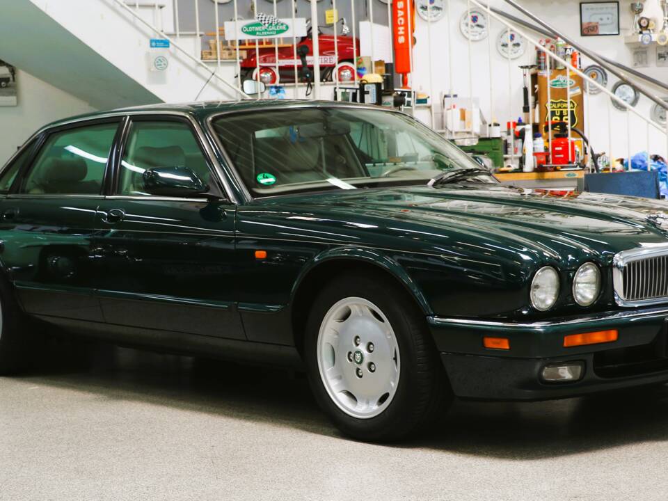 Bild 4/29 von Jaguar XJ6 3.2 Executive (1997)