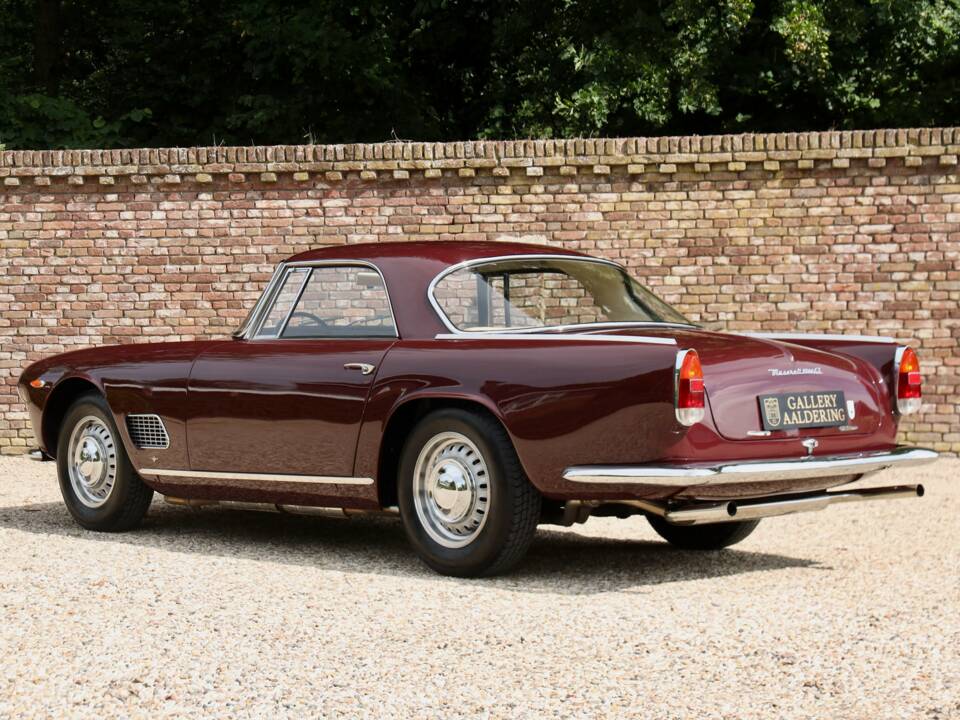 Image 2/50 de Maserati 3500 GT Touring (1961)