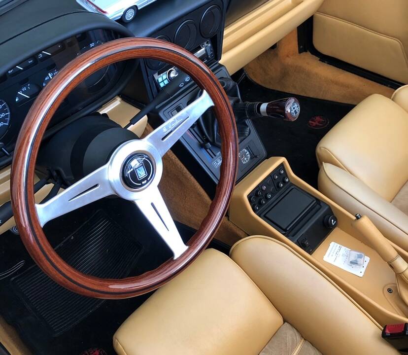 Bild 18/19 von Alfa Romeo 2.0 Spider (1990)