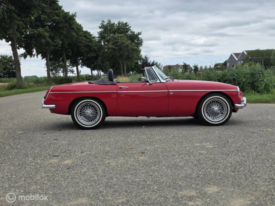 Image 7/44 of MG MGC (1969)