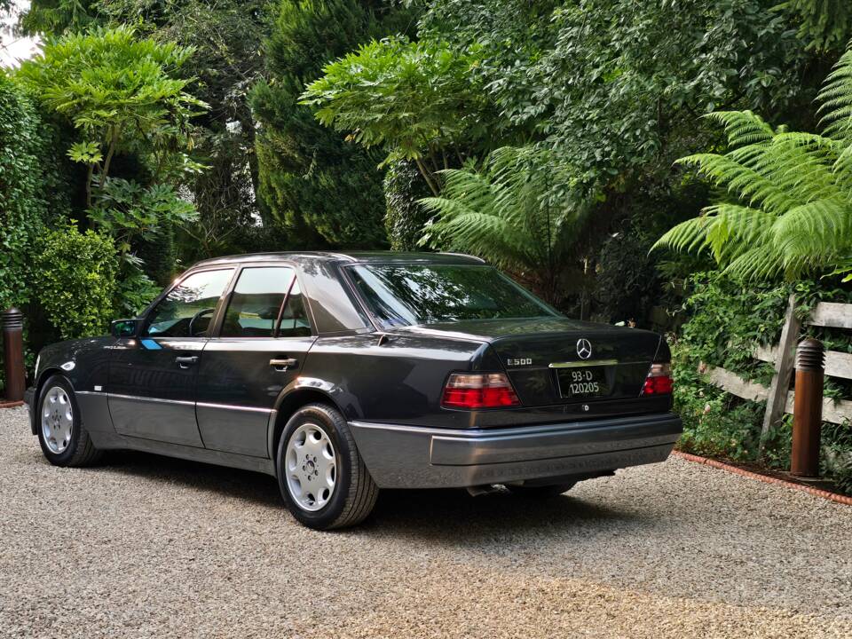 Image 36/73 of Mercedes-Benz 500 E (1992)