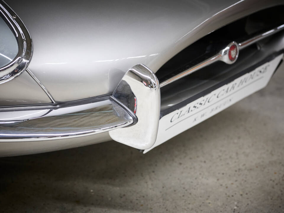 Immagine 17/99 di Jaguar E-Type 3.8 (1964)
