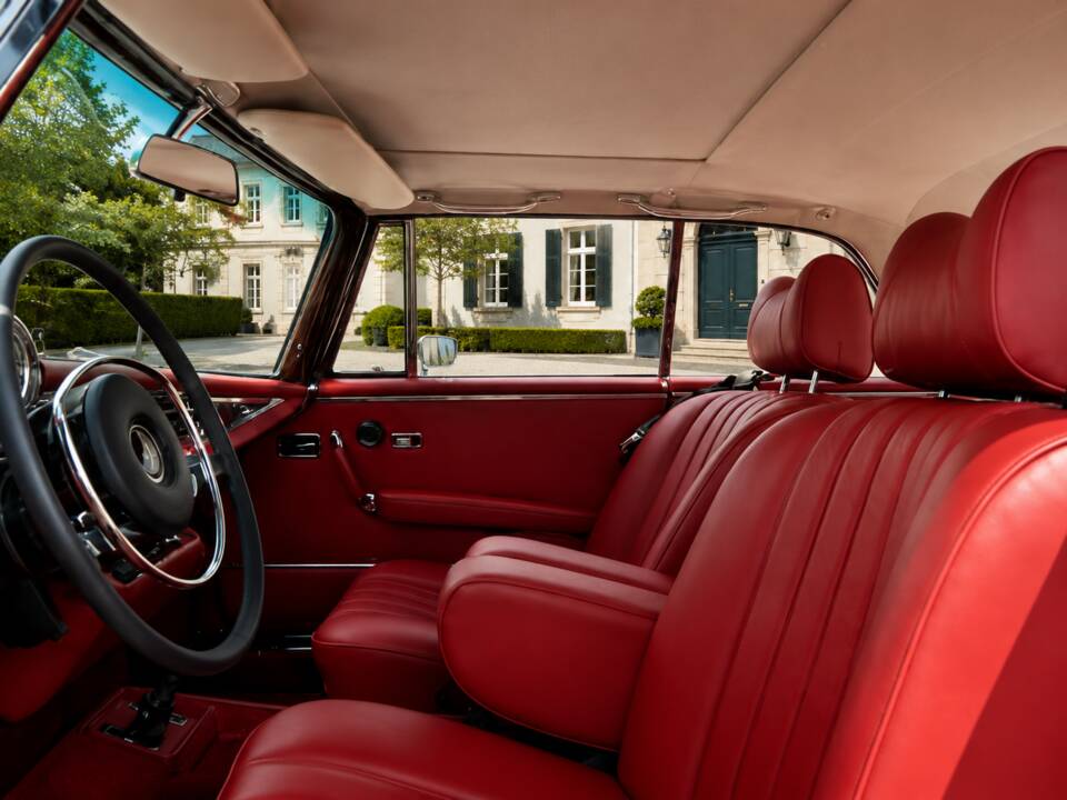 Bild 13/19 von Mercedes-Benz 280 SE 3,5 (1970)