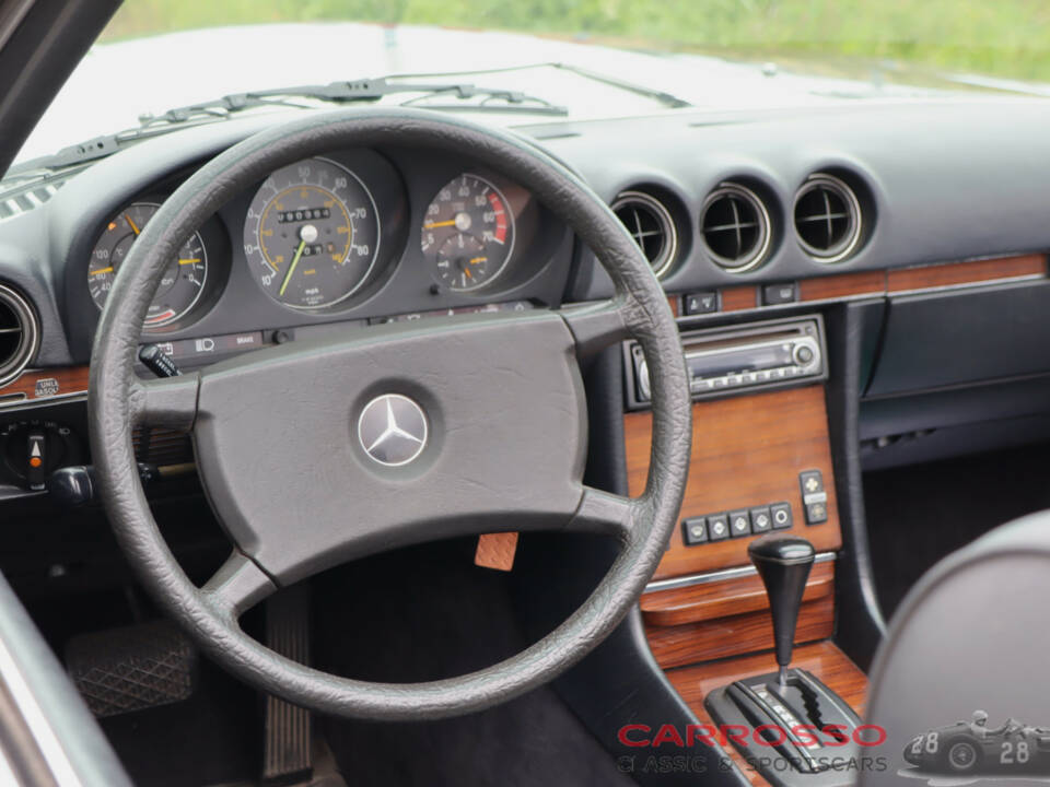 Image 13/42 of Mercedes-Benz 380 SL (1982)