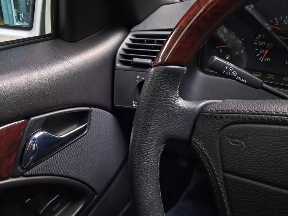 Bild 37/41 von Mercedes-Benz SL 320 (1998)