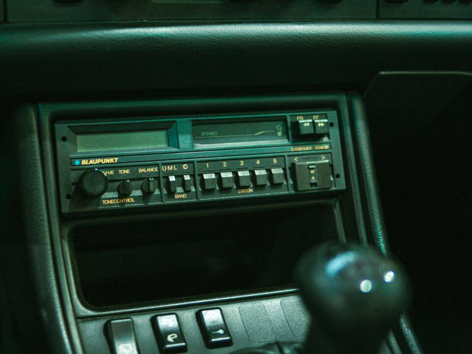 Image 29/45 of Porsche 944 S2 (1989)