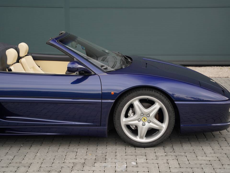 Image 38/50 de Ferrari F 355 Spider (1998)