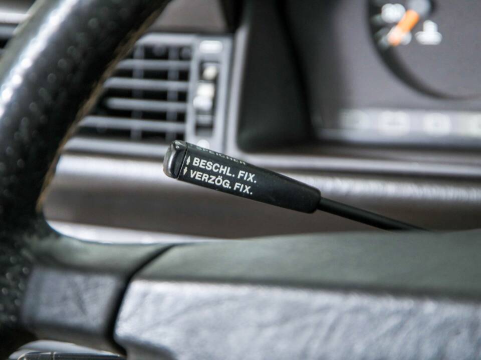 Image 24/50 of Mercedes-Benz 300 TD (1986)