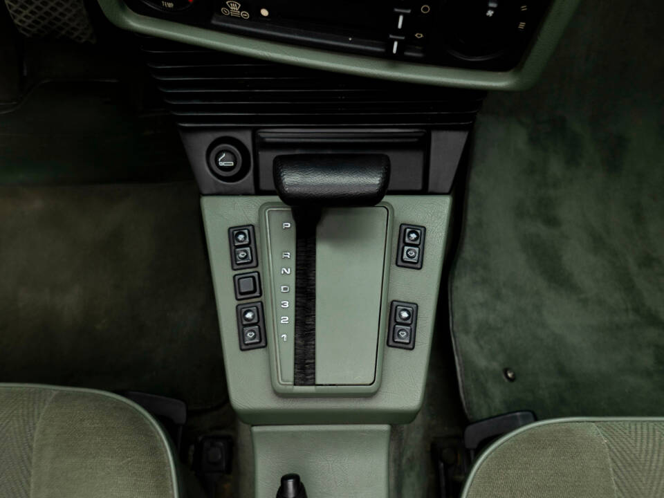 Immagine 24/43 di BMW 528i (1986)