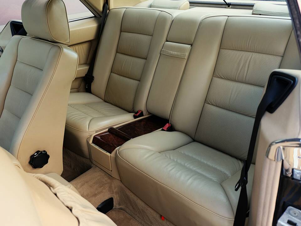Image 12/63 of Mercedes-Benz 300 CE (1991)