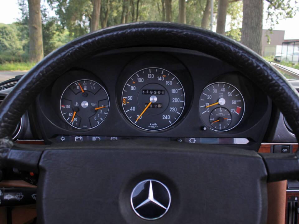 Image 23/26 de Mercedes-Benz 280 SL (1980)